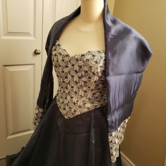 Gown - Picture 2 of 5